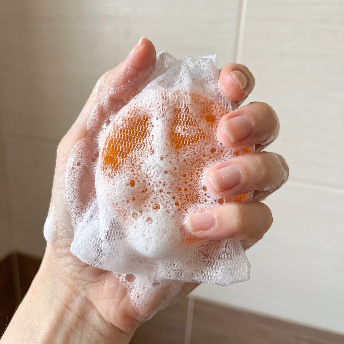 Japanische Kaki-Seife mit Schaumnetz (100 g)